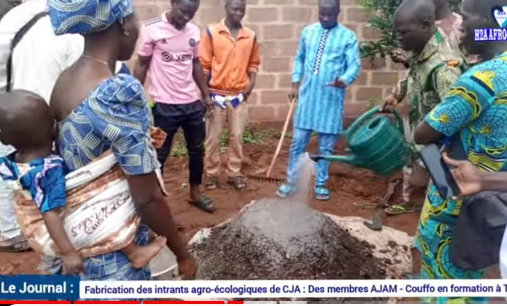 Fabrication d&rsquo;intrants agro-écologiques de CJA : des membres AJAM – Couffo en formation à Toviklin