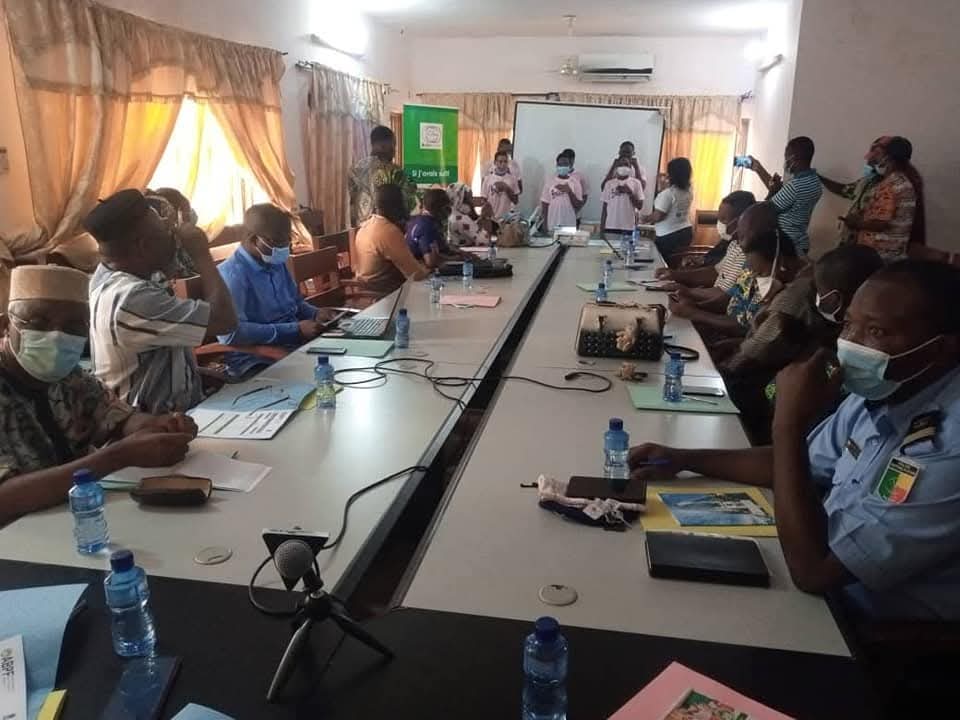 Atelier de sensibilisation de RePFeD ONG à l&rsquo;endroit des enseignants et parents d&rsquo;élèves sur les VBG à Klouékanmè