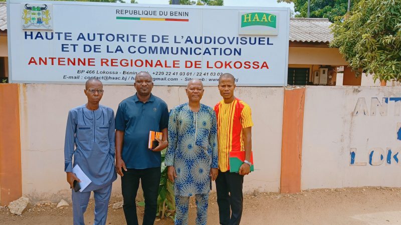 Les responsables de Radio Couffo FM en séance d&rsquo;information à la HAAC de Lokossa