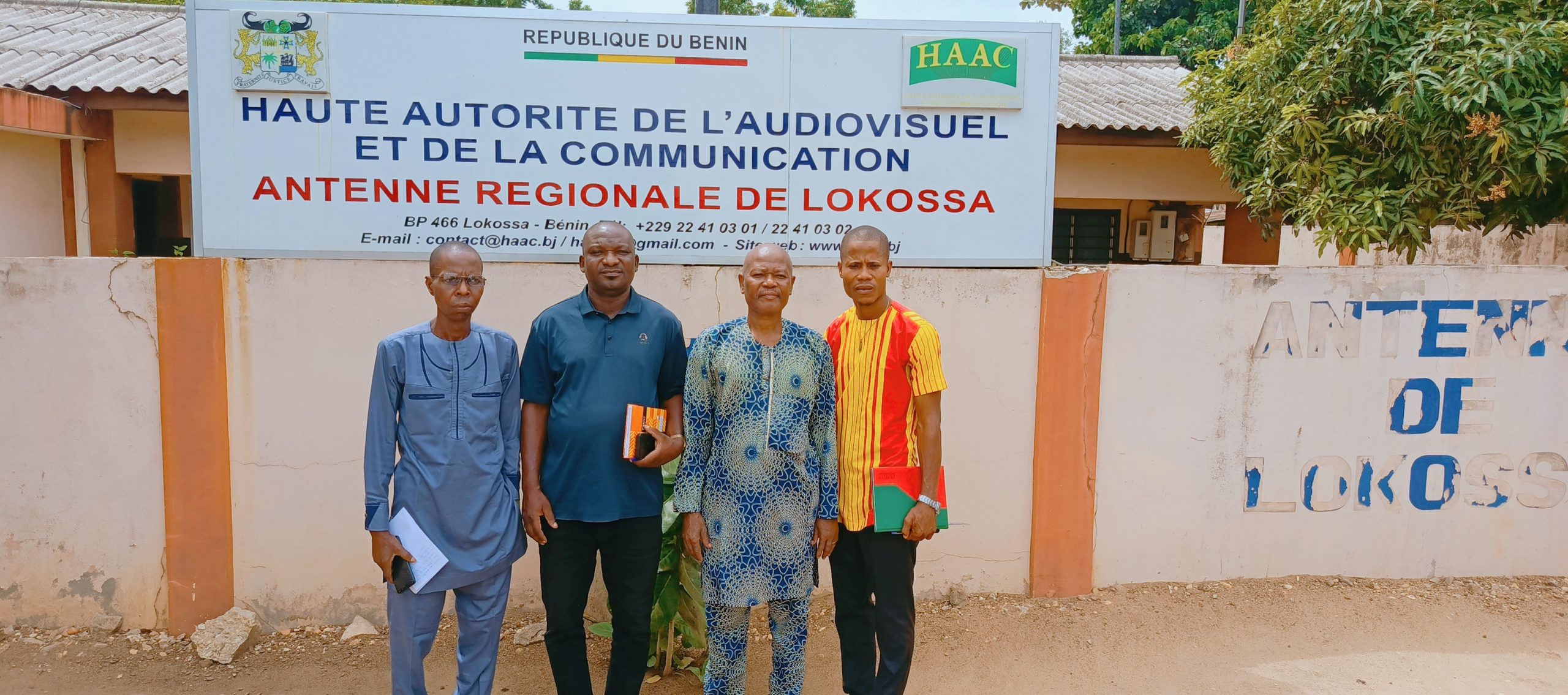 Les responsables de Radio Couffo FM en séance d&rsquo;information à la HAAC de Lokossa