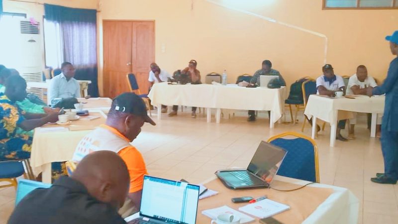 Atelier Café Thématique à Djougou : des journalistes outillés par l’UNFPA sur les enjeux démographiques chez la jeunesse