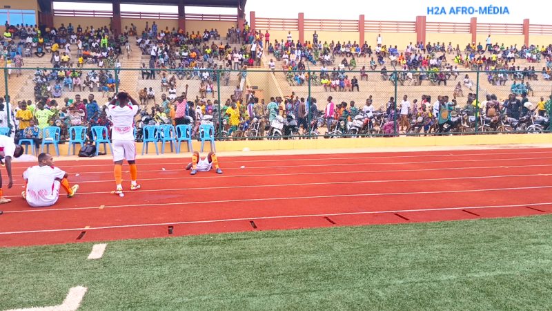 Tournoi de l’Indépendance 2025 à Djakotomey : Un coup d’envoi réussi sous le regard du maire Ulrich SOKEGBE
