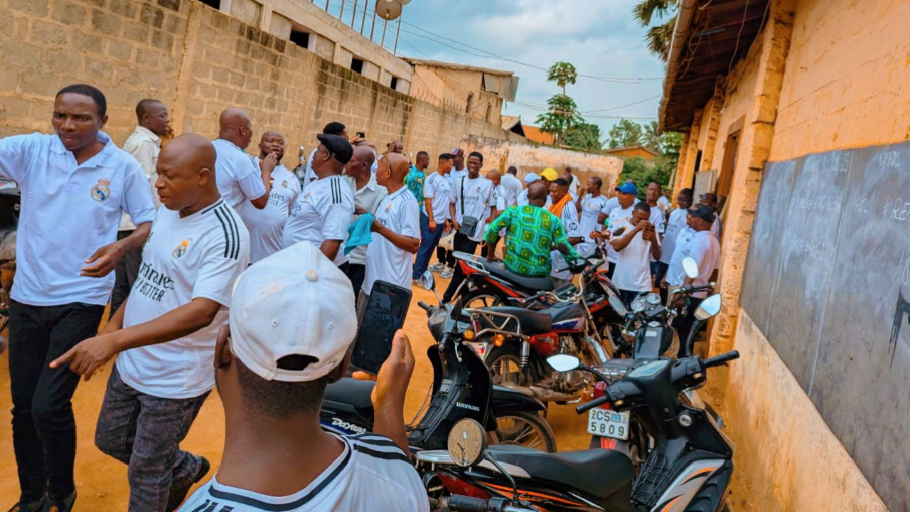 Célébration solennelle des fans du Real Madrid du Couffo chez Wahab à Azové