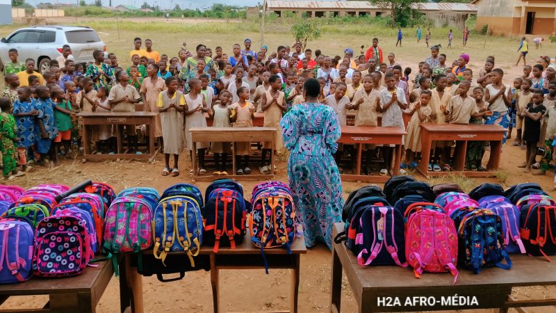 Don de kits scolaires à Lalo : l&rsquo;ONG NONVINOU les mains chargées avec l’appui de Vinci Énergies sauve la rentrée scolaire des écoliers de l&rsquo;arrondissement de Banigbé