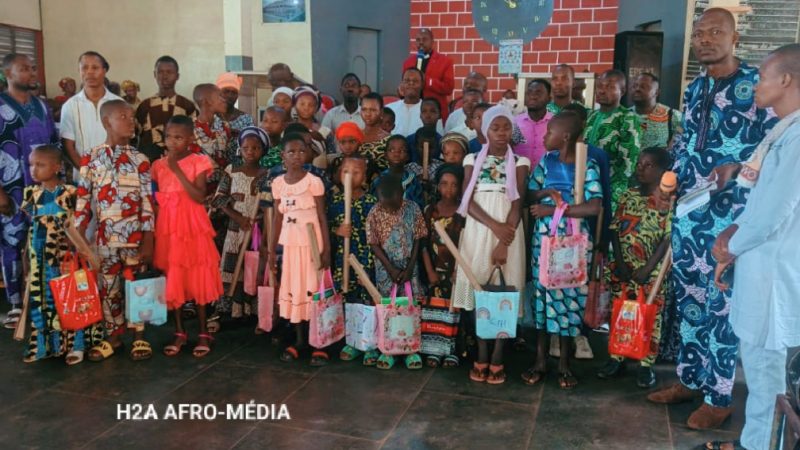 Église de Pentecôte de la Foi : AJeCSOI offre des kits scolaires à une quarantaine d’orphelins pour cette rentrée scolaire