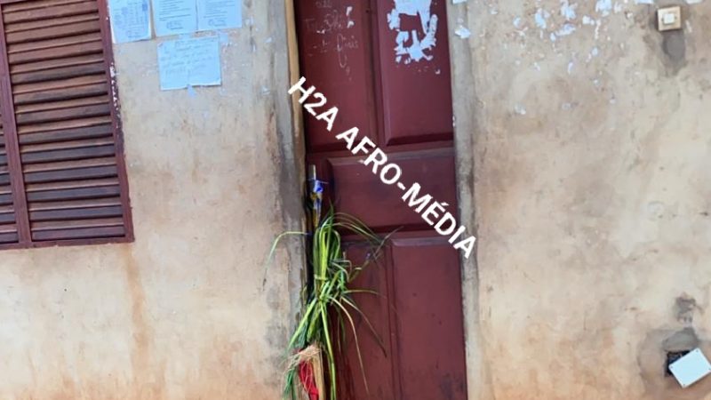 Incident malheureux au CEG 2 Azové : la porte du comptable bloquée par des objets à connotation mystique