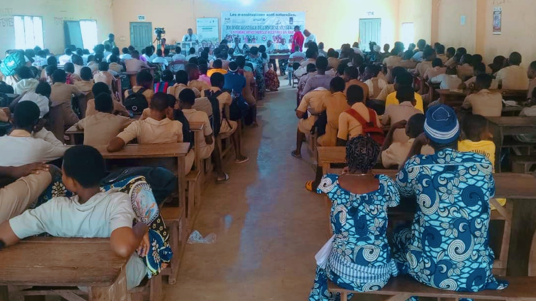 Journée Mondiale de l’hygiène Menstruelle : La DDS-Couffo a célébré l&rsquo;événement en différé au CEG 1 Aplahoué