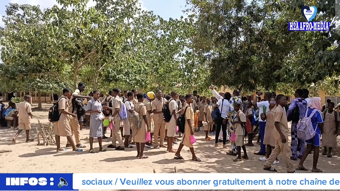Séance de sensibilisation au CEG Lalo : Dr Nadège ELEGBEDE et APRISS éveillent la conscience des élèves.