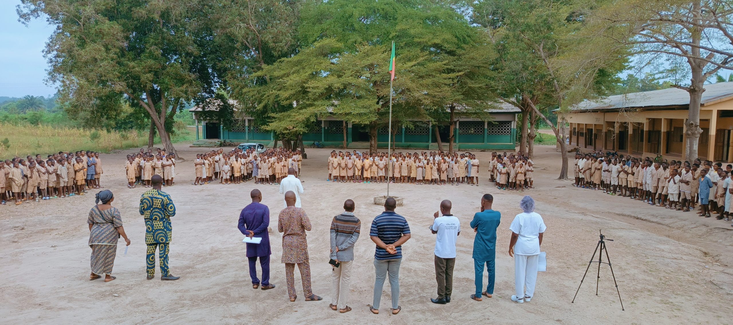 Éducation et&nbsp; patriotisme Adja: Les élèves du CEG Lanta exécutent l&rsquo;hymne national du Bénin en Adja