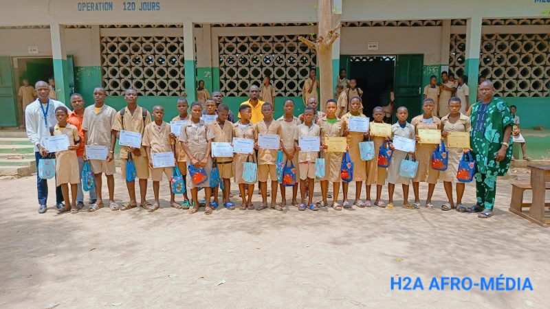 Promotion de l&rsquo;excellence au CEG Lanta : JPC Bénin récompense les meilleurs élèves avec caché spécial à la gent féminine