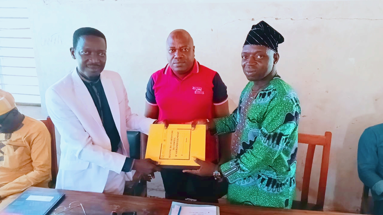 Klouékanmè et Arrondissement de Lanta : Athanase Séna ADAVI prend officiellement les commandes après la passation avec Vincent Fréjus EKPOUI