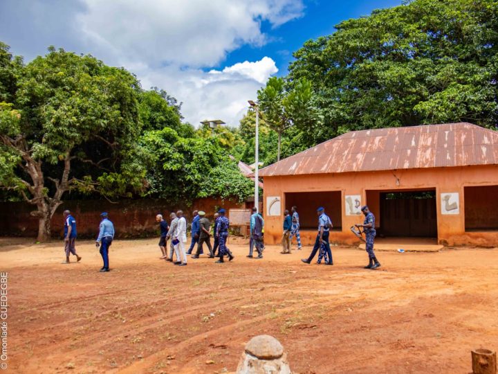 Préservation du patrimoine historique de Danxomè : le préfet du Zou Laurent ZOMAÏ accompagné du Maire d&rsquo;Abomey en visite du palais privé du Roi Agoli-Agbo